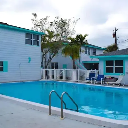 Renovate Large Studio 21-Directly Across Beach St. Pete Beach Exterior photo