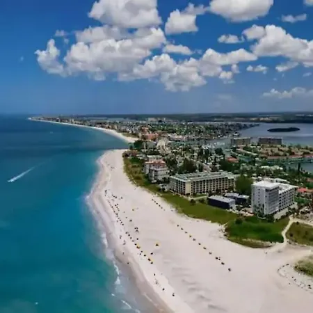 Renovate Large Studio 21-Directly Across Beach St. Pete Beach Exterior photo