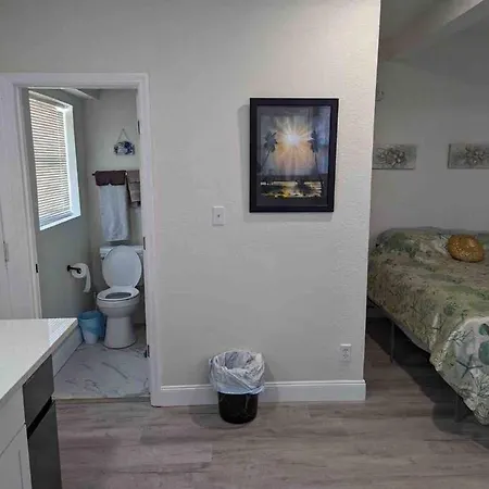 Renovate Large Studio 21-Directly Across Beach St. Pete Beach Exterior photo