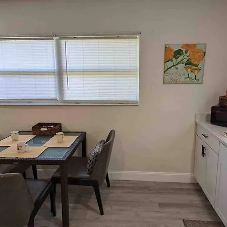 Renovate Large Studio 21-Directly Across Beach St. Pete Beach Exterior photo
